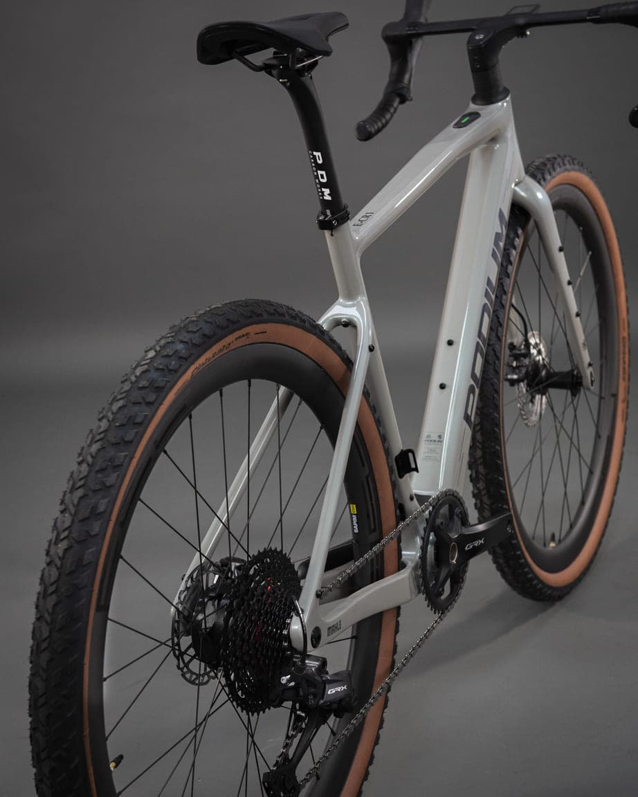 Gravel es explorar y la ECR1 es tu motor.