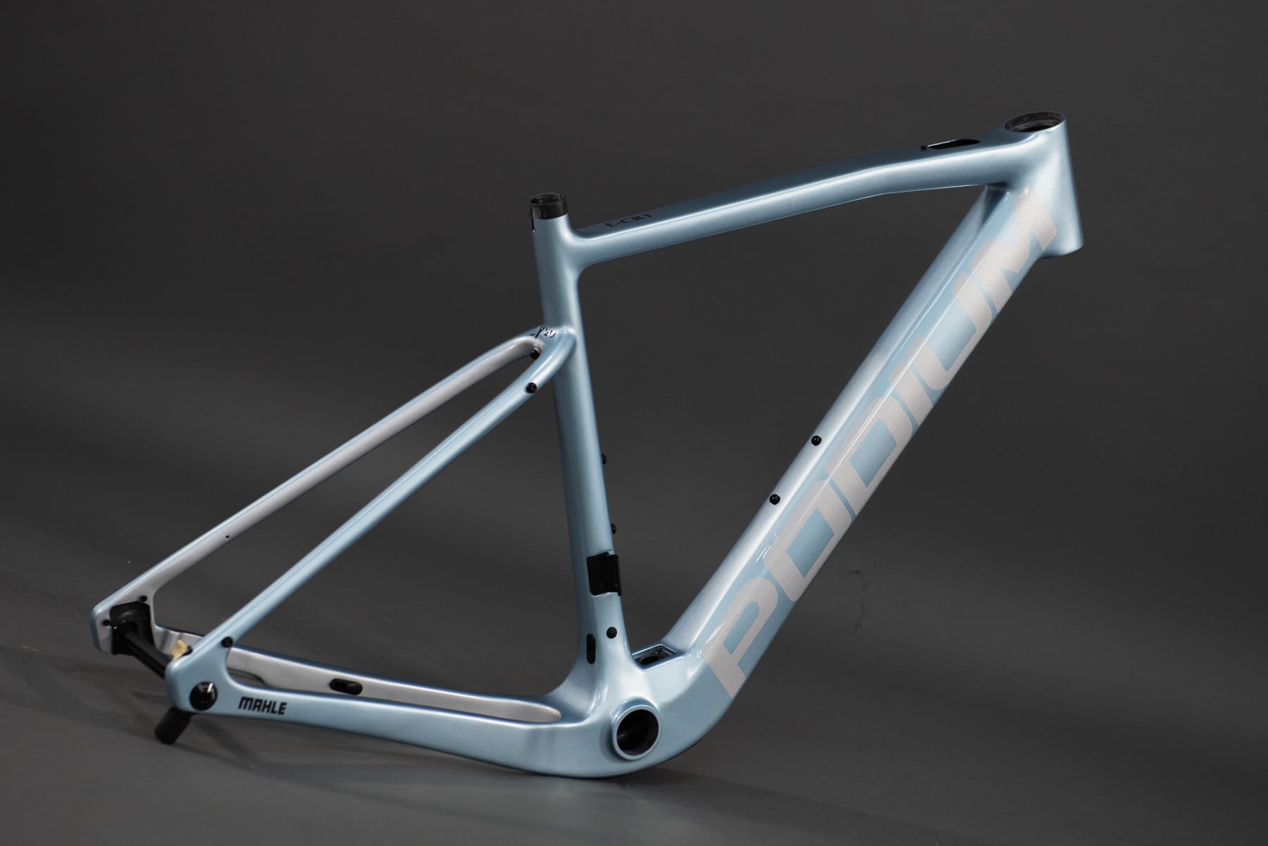 Tecnología de carbono, personalización total. Colores y acabados que elevan la experiencia ECR1 - image 2