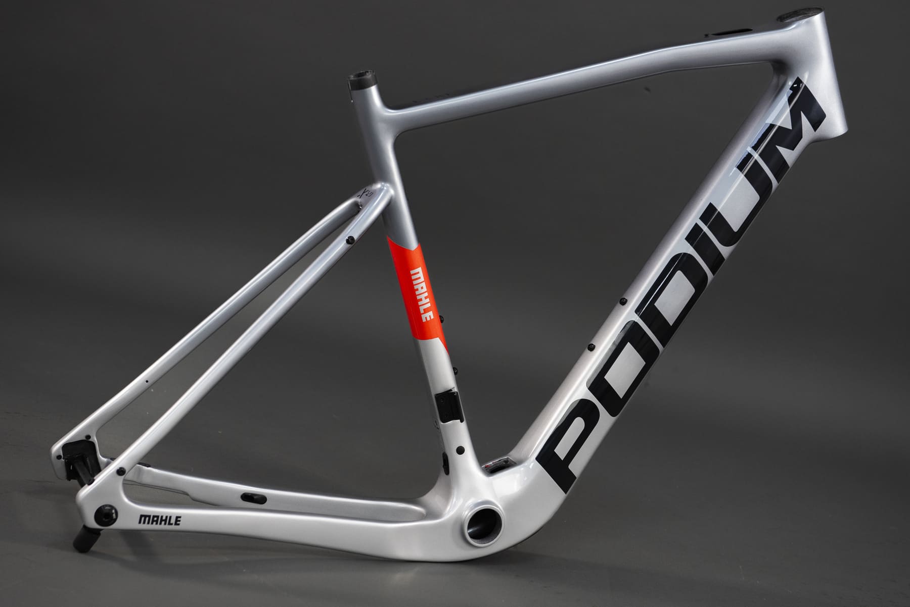 Tecnología de carbono, personalización total. Colores y acabados que elevan la experiencia ECR1 - image 3
