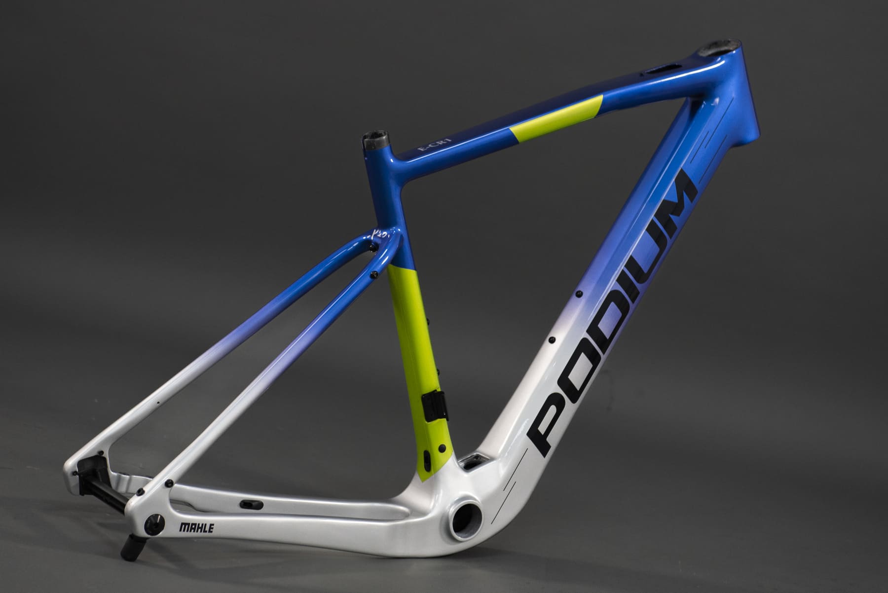 Tecnología de carbono, personalización total. Colores y acabados que elevan la experiencia ECR1 - image 6
