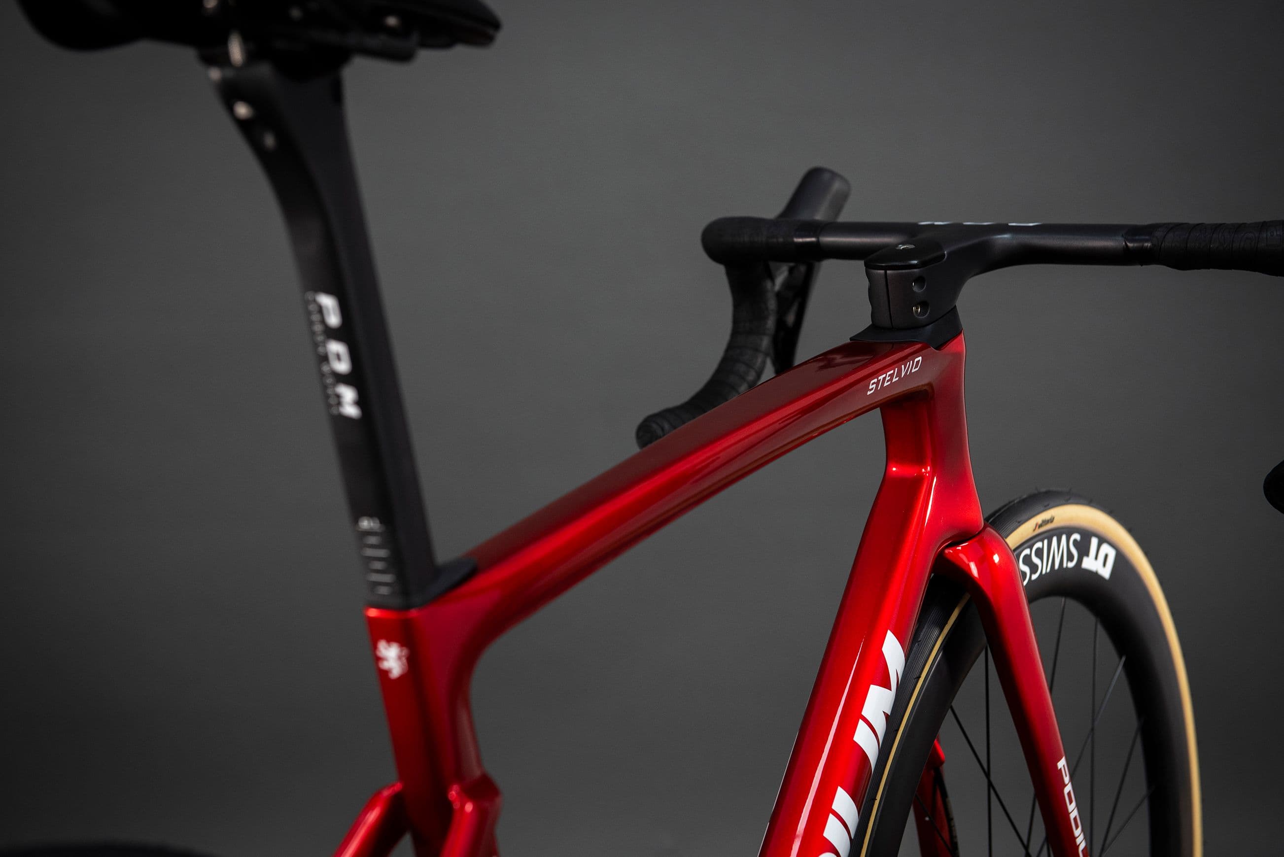 Aeros 2 y Stelvio: dos formas de conquistar el asfalto